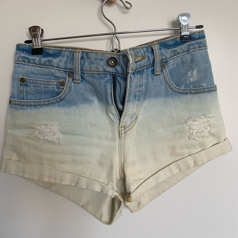 Size 0 Billabong Ombré shorts
